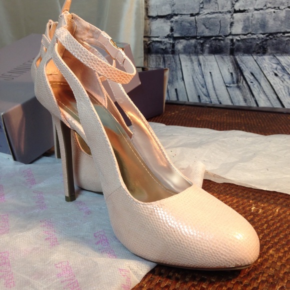 Blush Pink Jennifer Lopez Heels Size 8 Med. - Picture 3 of 8